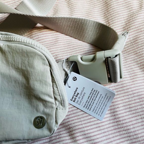 NWT Lululemon Everywhere Belt Bag White Opal - Picture 6 of 7